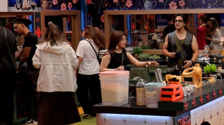 Bigg Boss 20: Gen-Z Star Arishfa Khan Gets Into An Ugly Spat With Aamrapali Dubey & Mahhi Vij! Here's What Happened